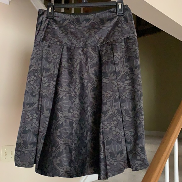 The Limited Skirt - Picture 2 of 8